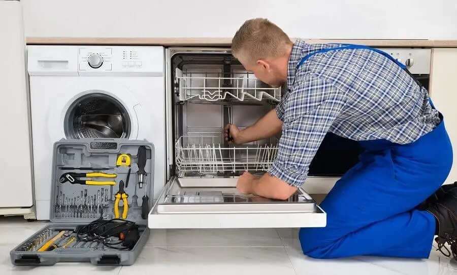 Kaynarca Gorenje servisi teknisyen ekibi beyaz eşya tamiri yaparken